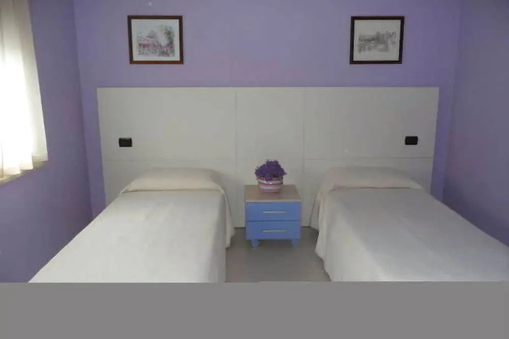 Room 6 of 16