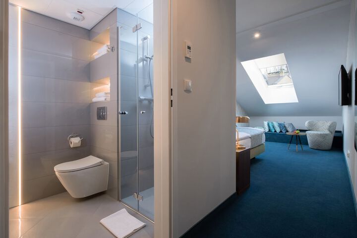 Room 43 of 70