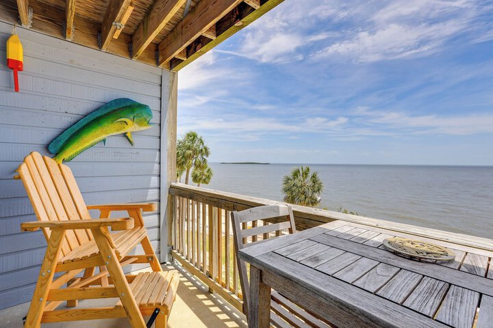 Beach & Pool Access at Condo on Cedar Key!