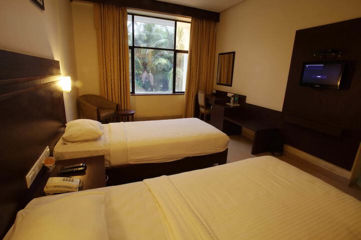 Room 7 of 33