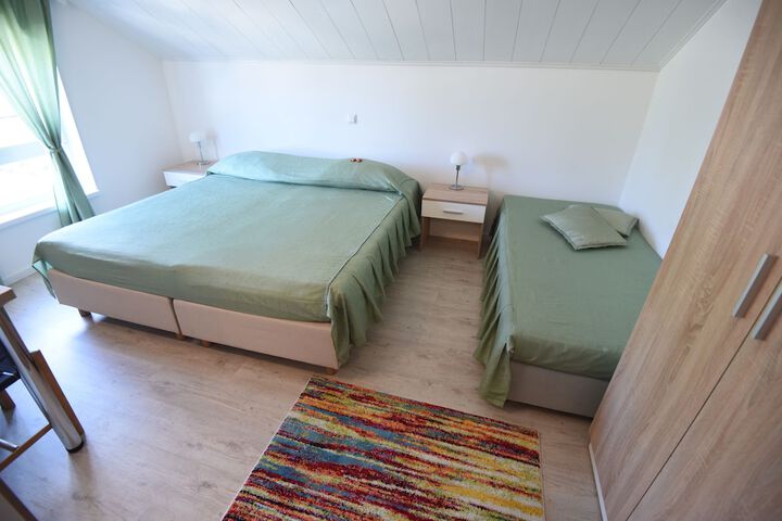 Room 4 of 137
