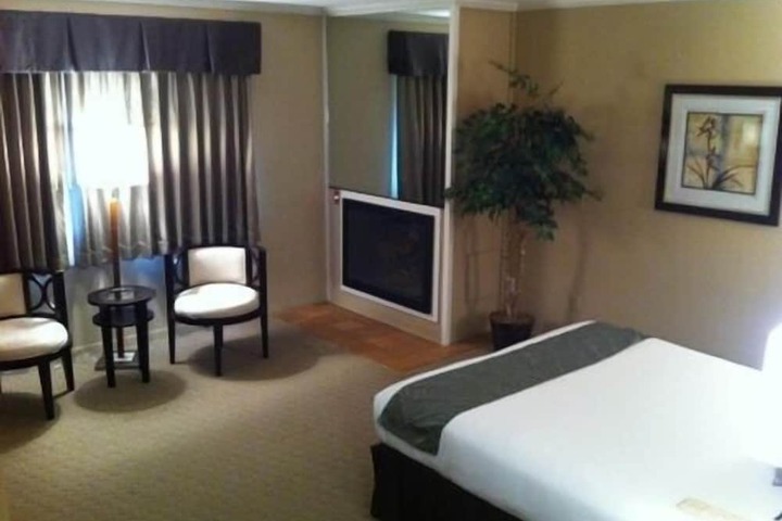 Room 6 of 62