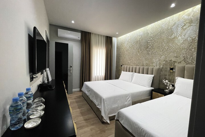 Room 33 of 121