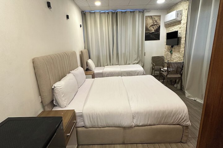 Room 30 of 46
