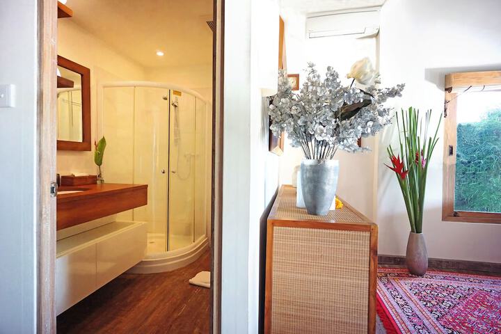 Room 2 of 43