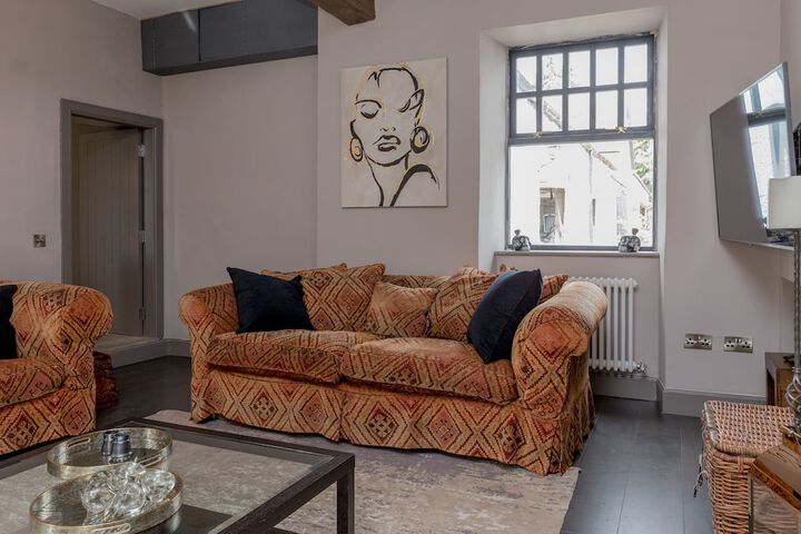 Lounge 184 of 250