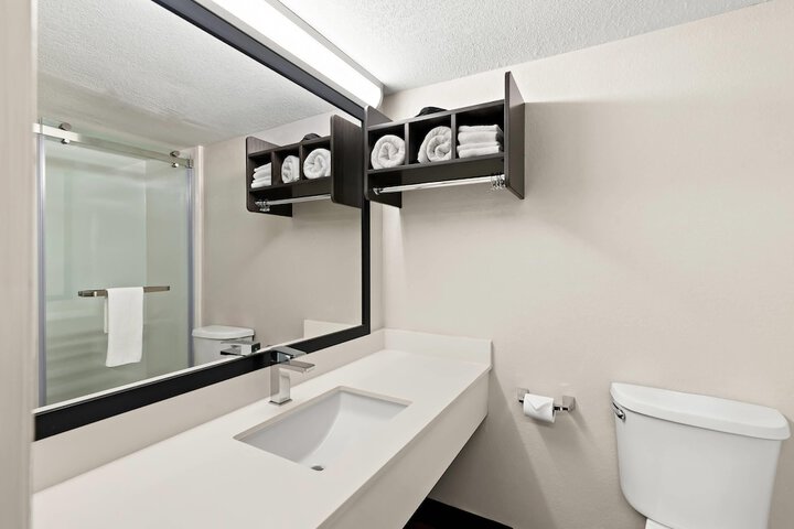 Room 11 of 30