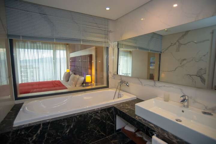 Room 142 of 253