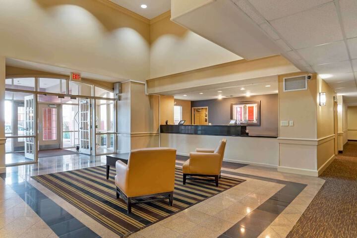 Entrance & Lobby