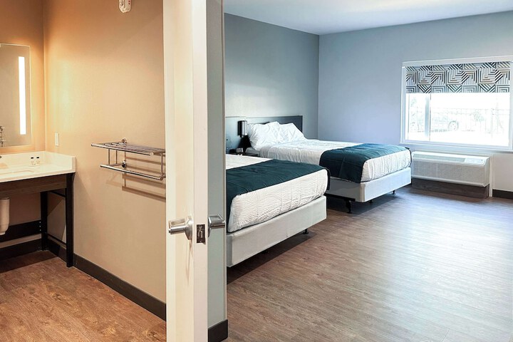 Room 9 of 31