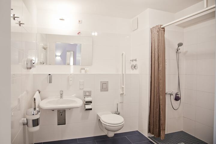 Room 32 of 39