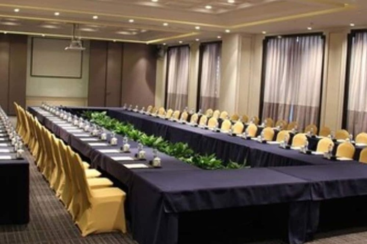 Ballroom/Hall 49 of 62