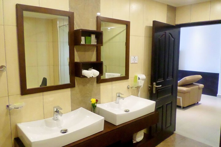 Room 35 of 74