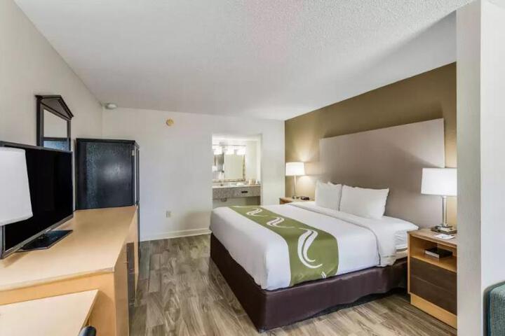 Standard | King Bed (1 of 19)