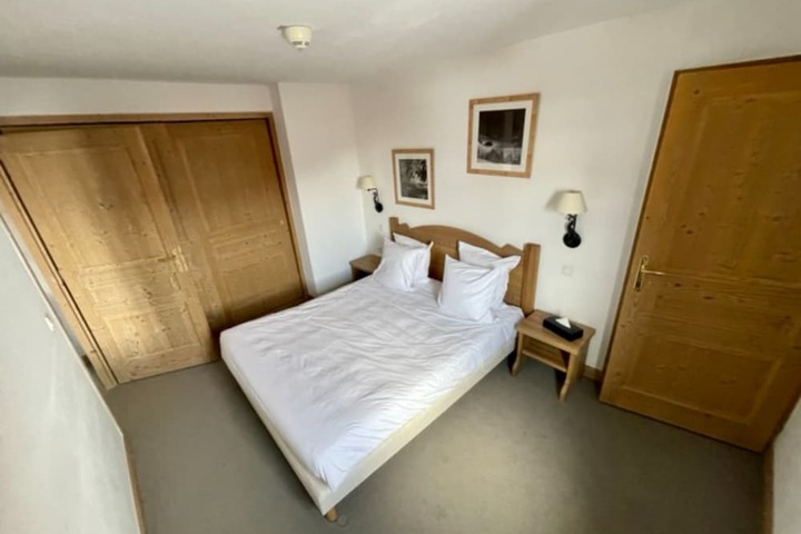 Room 16 of 40