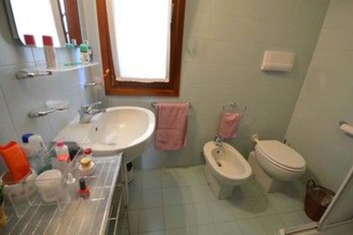 Room 6 of 29