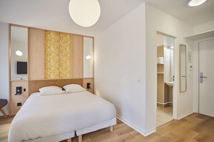 Room 7 of 48