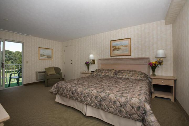 1 King Bed Accessible (4 of 4)