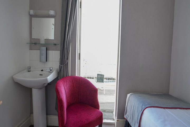 Room 33 of 111