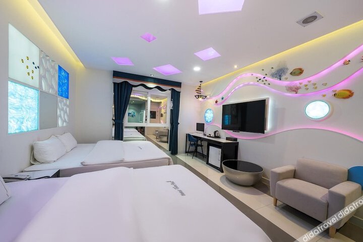 Room 204 of 222