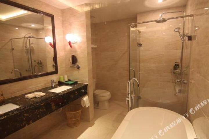 Four Seasons Guanghua Hotel
