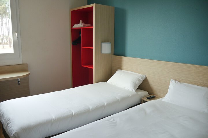 Room 26 of 65