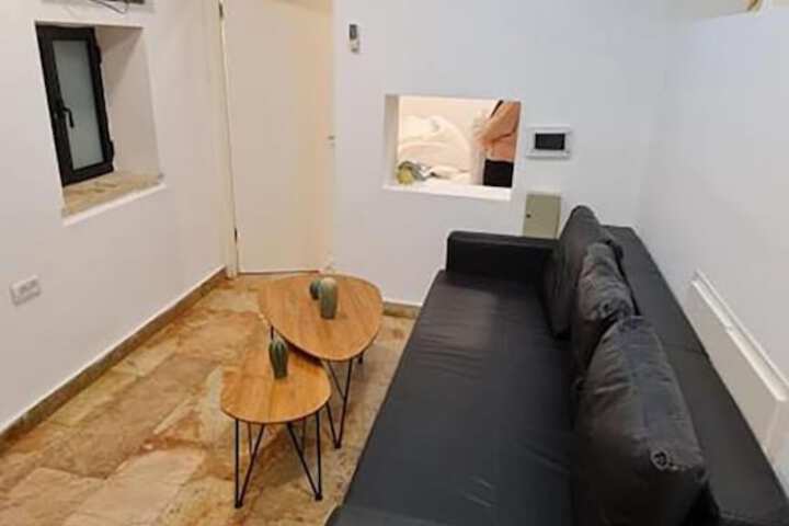 Room 12 of 21