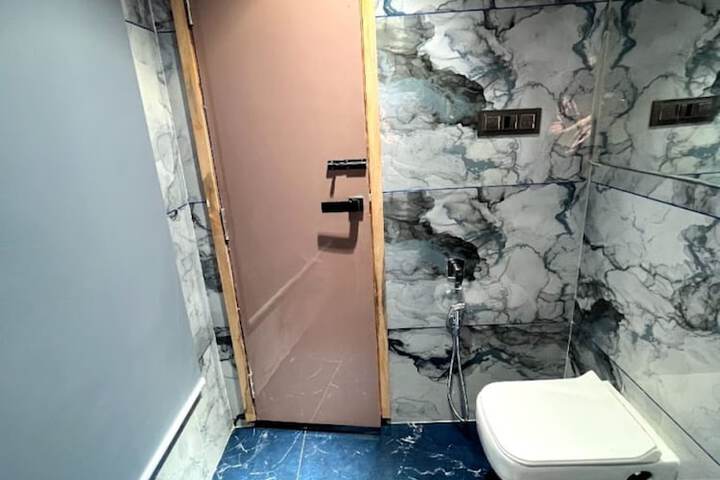 Room 8 of 11