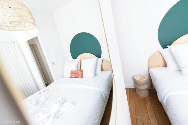 Room 12 of 82