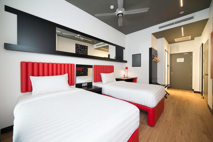 Room 4 of 53