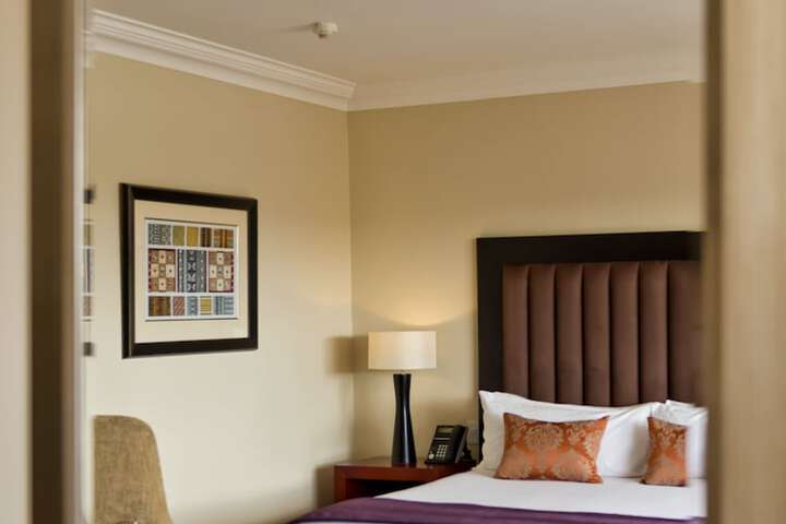 Room 18 of 120