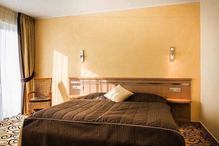 Room 3 of 37