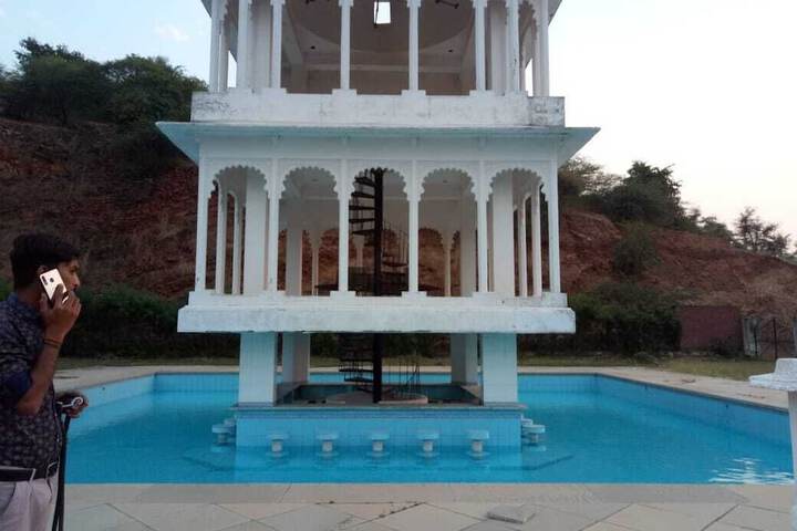Pool 34 of 105
