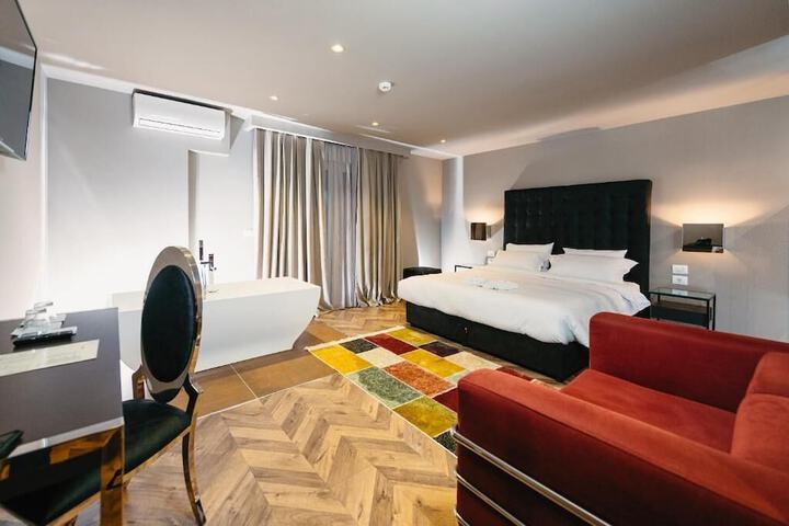 Room 18 of 29