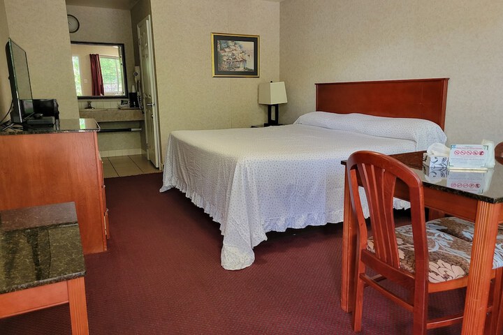 Room 12 of 34