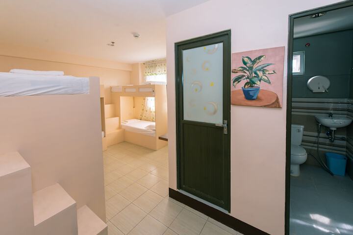 Room 18 of 90