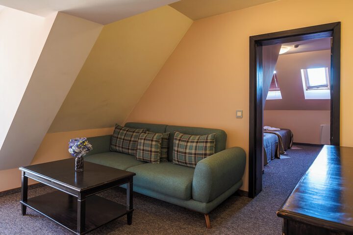 Lounge 47 of 67