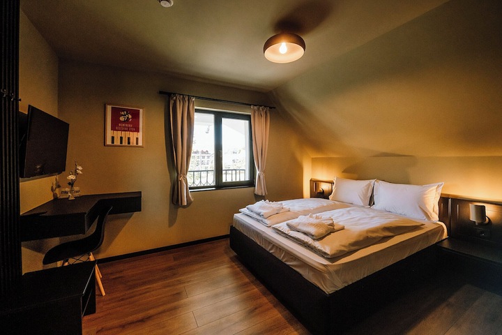 Room 8 of 37