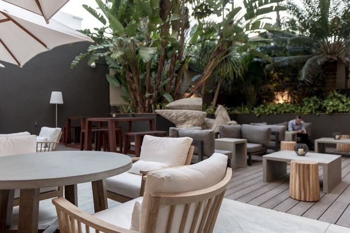 Lounge 68 of 91