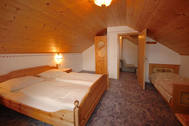 Room 9 of 40