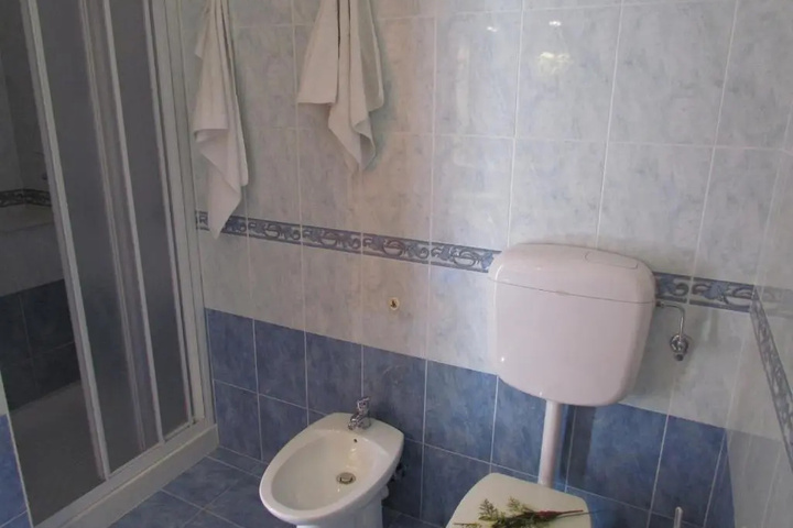 Room 9 of 21