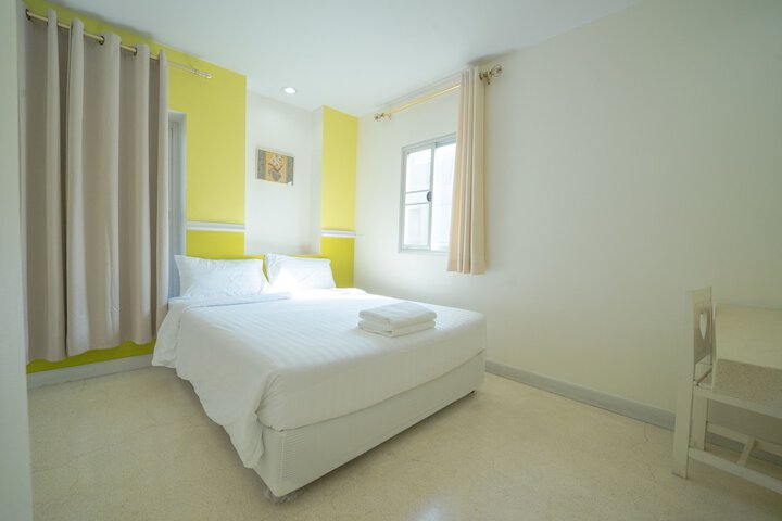 Room 11 of 43