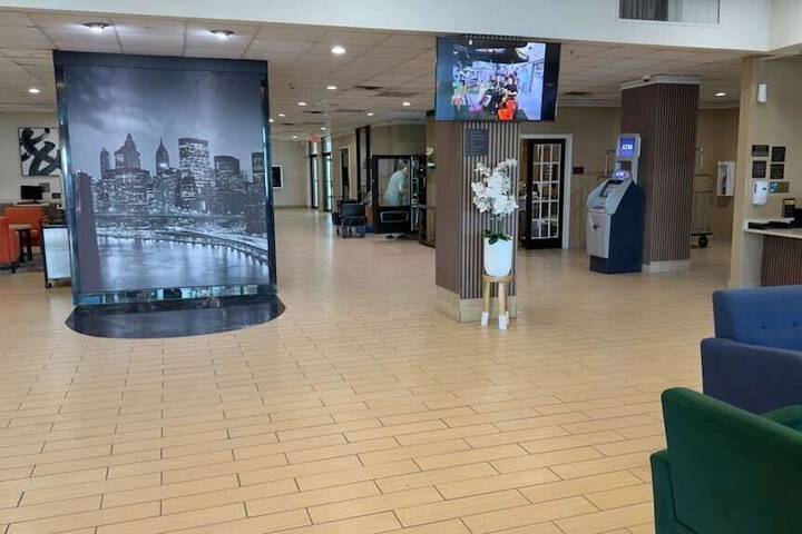 Entrance & Lobby