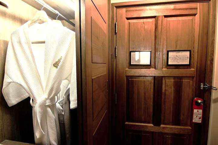 Room 17 of 79