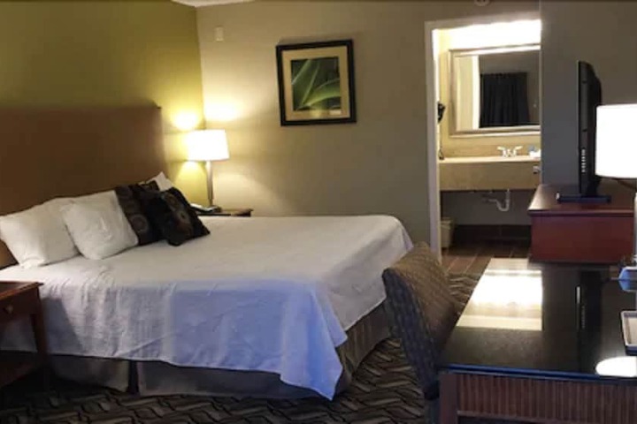 Standard | King Bed (5 of 7)