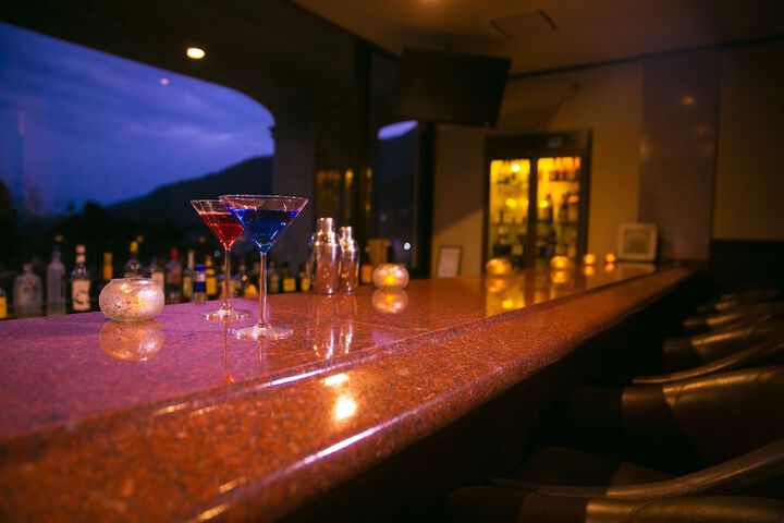 Lounge 37 of 43