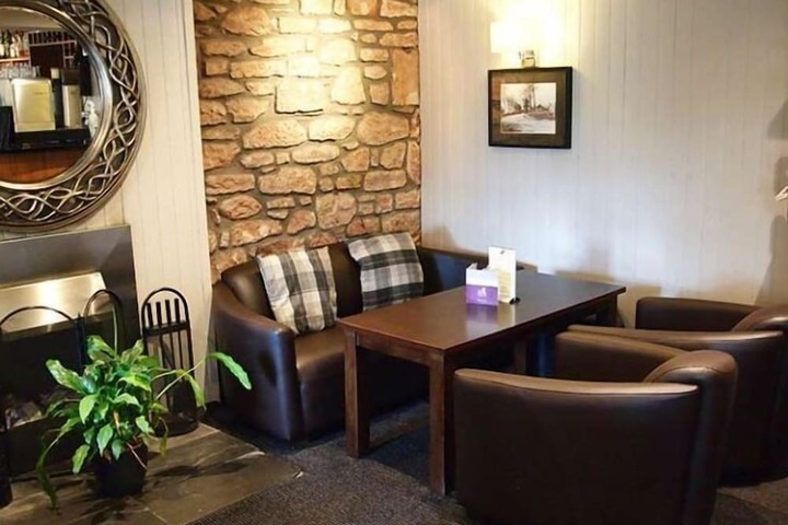 Lounge 6 of 8