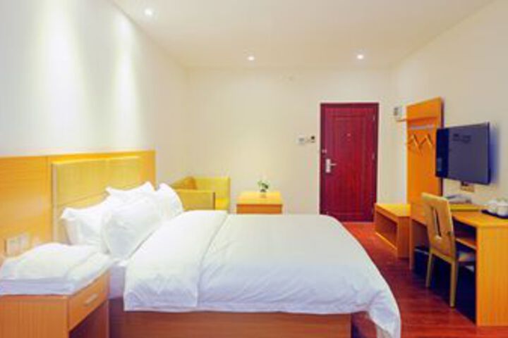 Room 13 of 18