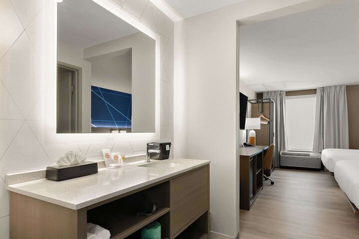Room 54 of 61