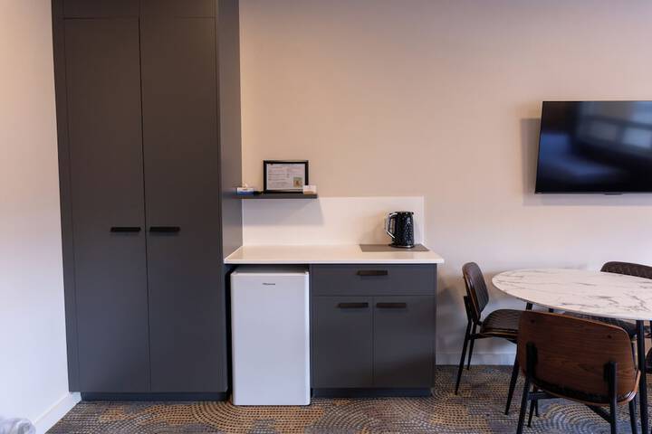 Room 10 of 34